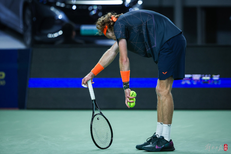 包含英国网球队逆转德国网球队，费德勒一己之力扛起全队的词条