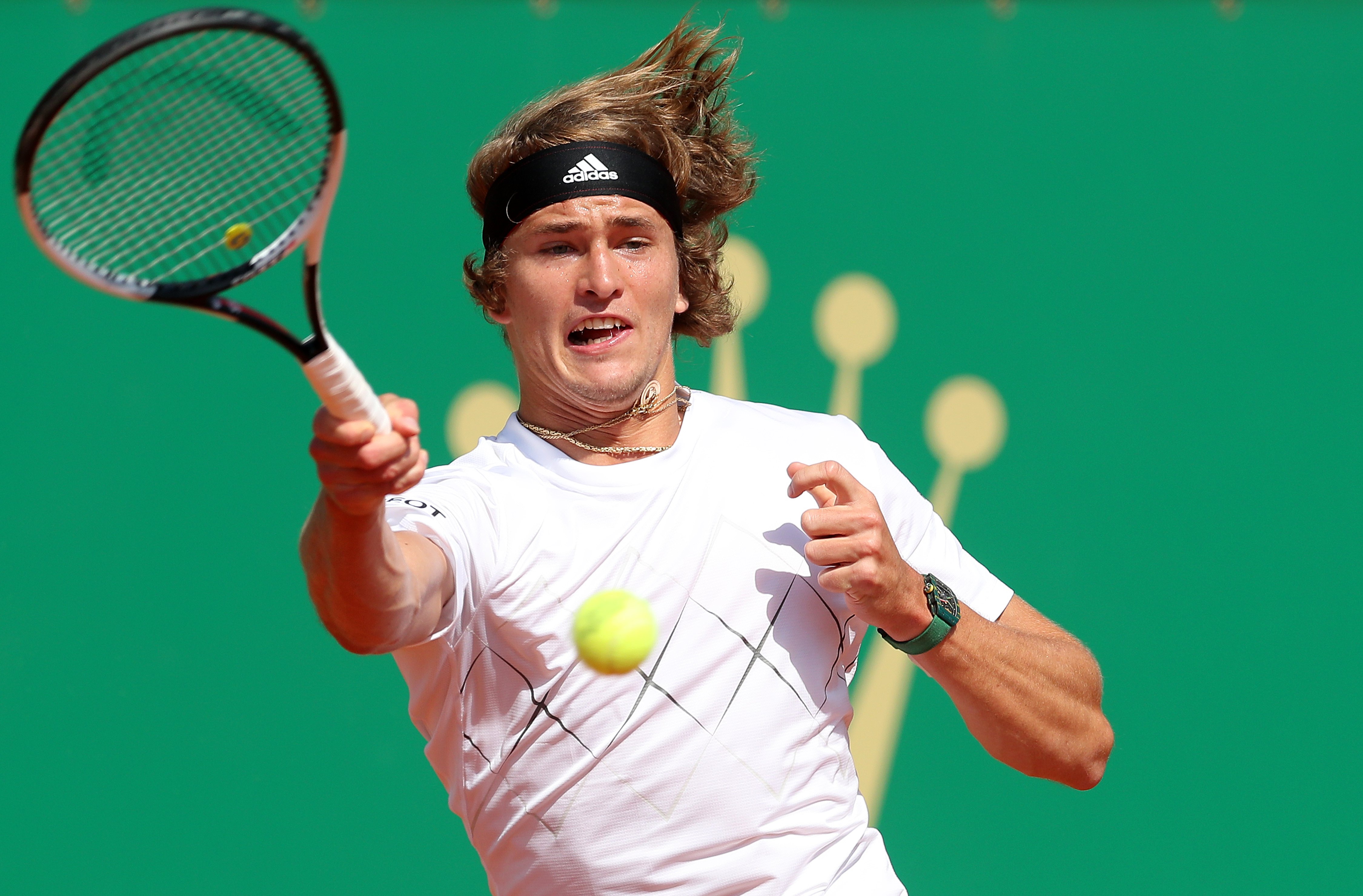 关于美网完胜蒙特卡洛大师赛，兹维列夫统治全场的信息