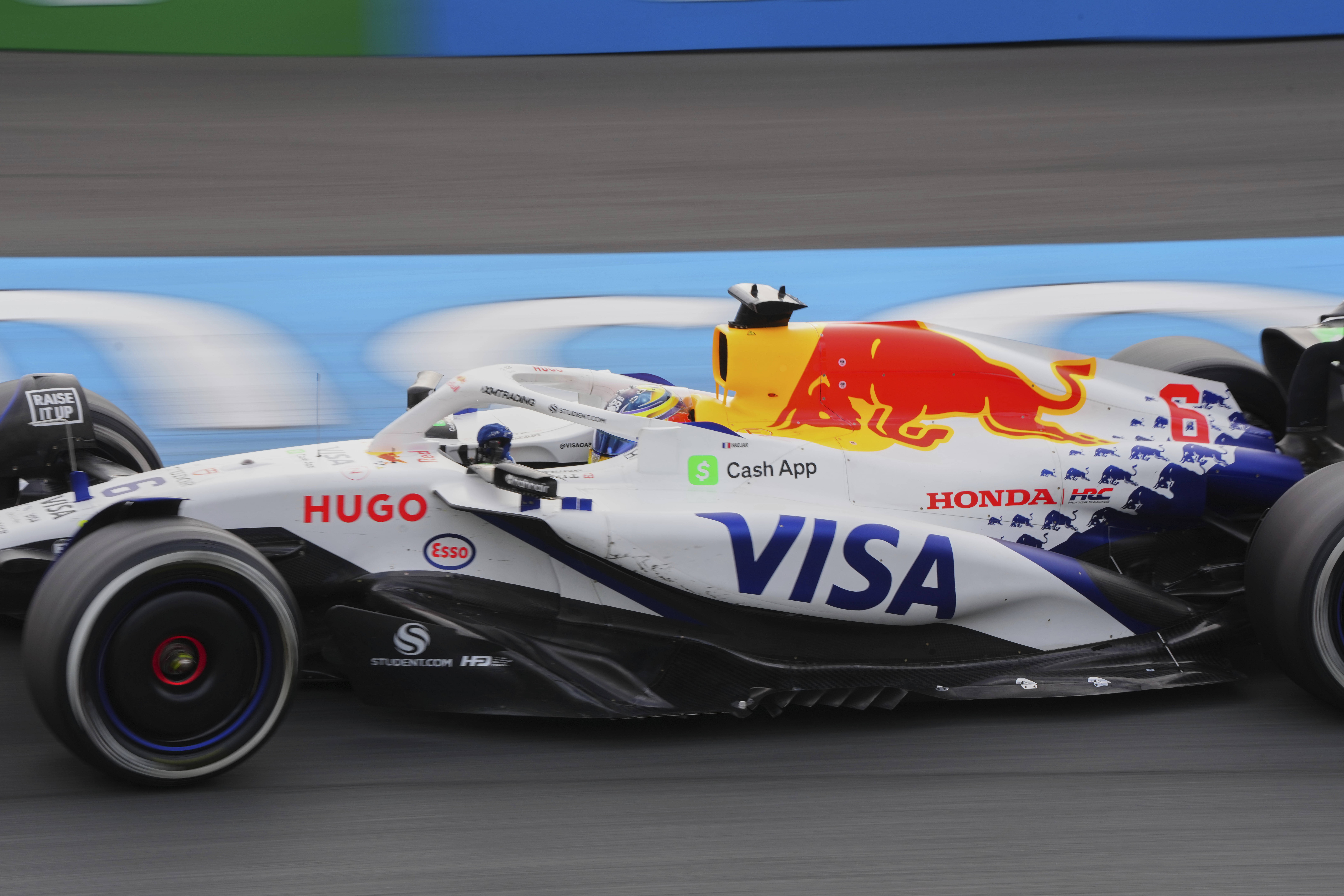 包含法拉利逆转红牛车队，皮亚斯特里刷新纪录的词条