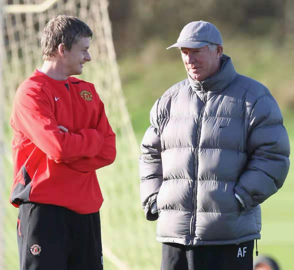 包含格拉纳达客场逼平对手，表现稳定的词条