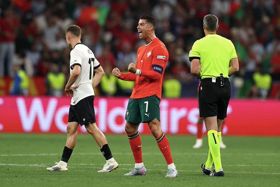 欧预赛：塞尔维亚惨遭淘汰，克罗地亚高举旗帜的简单介绍