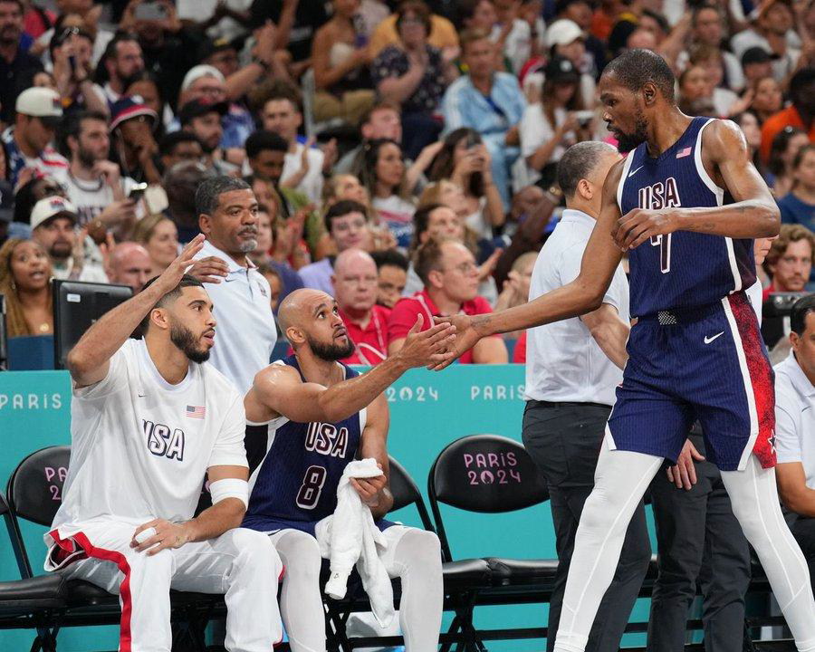 欧预赛：塞尔维亚惨遭淘汰，克罗地亚高举旗帜的简单介绍