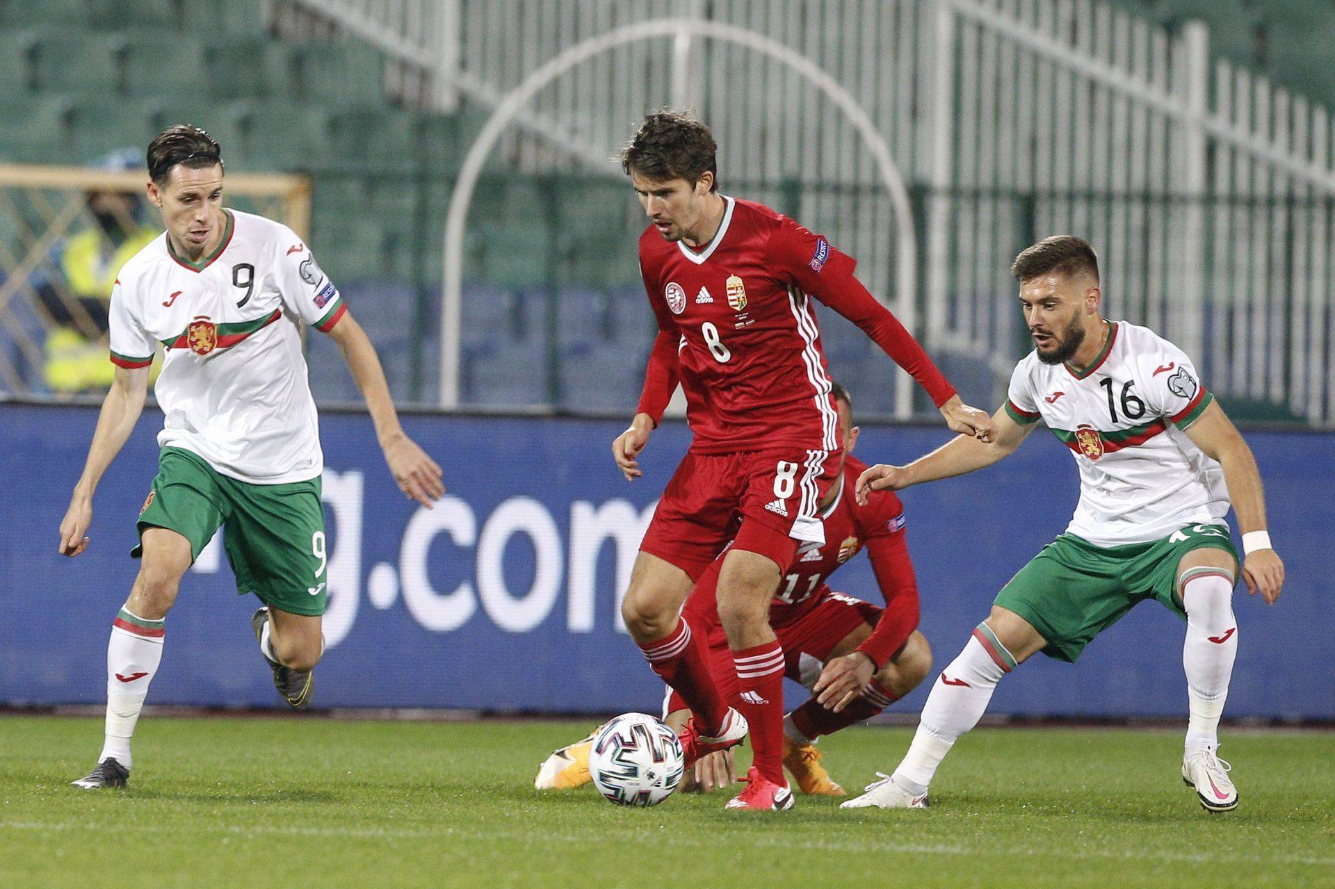 包含整装待发：欧预赛匈牙利迎战波兰的词条