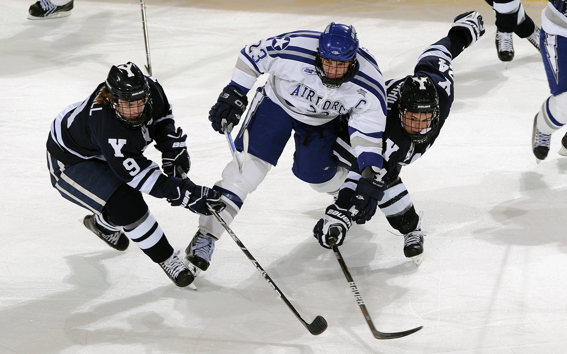 从李刚仁爆发到比利时铁骑，足球世界的战术革命与个体觉醒
