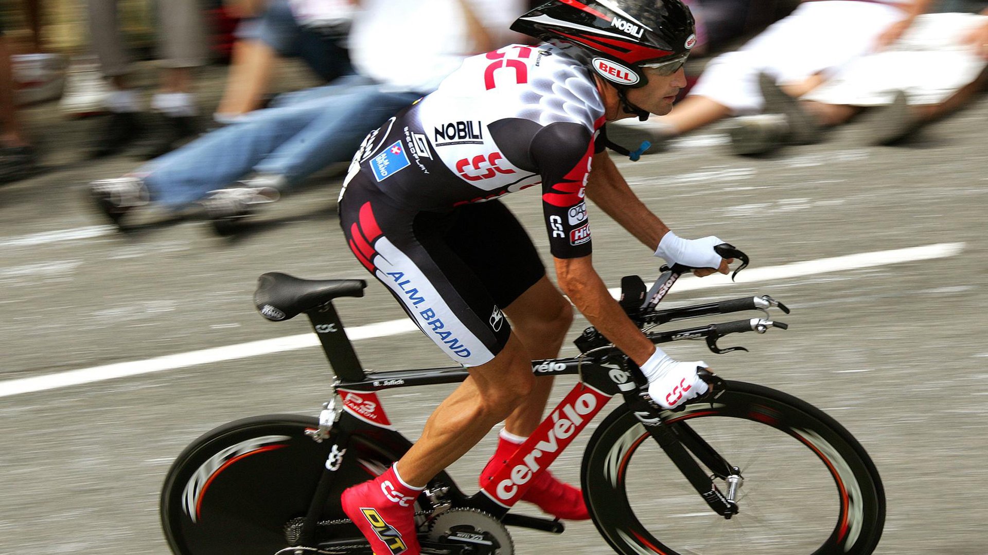 赛道上的双重奏，佩雷兹刷新纪录，梅赛德斯力克阿斯顿马丁